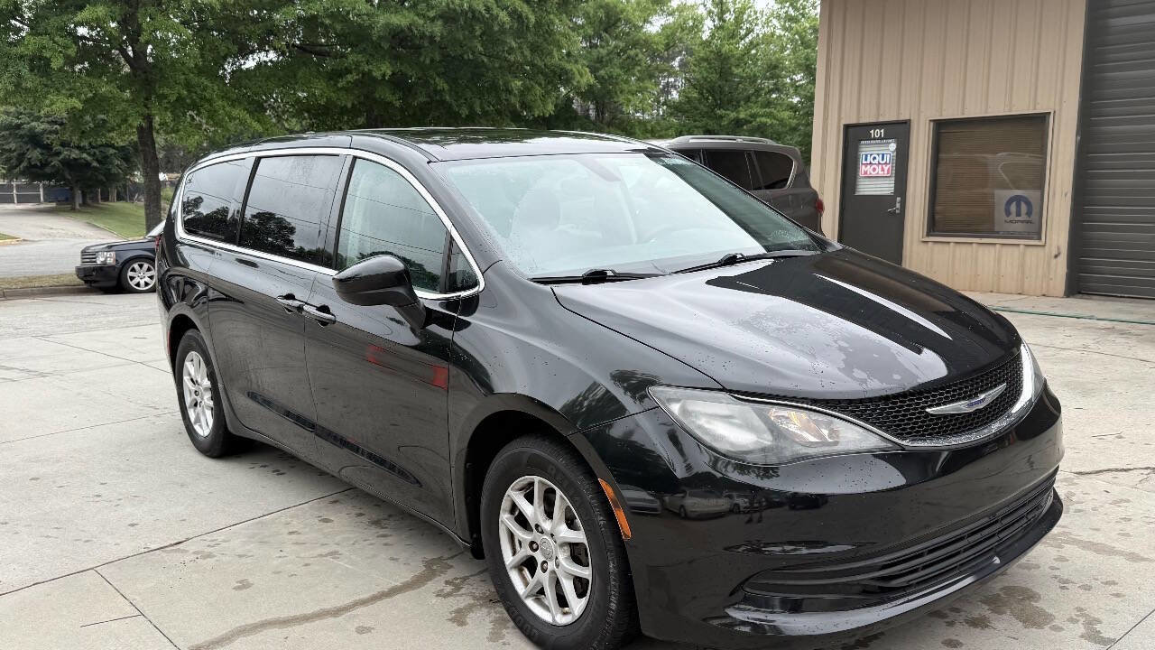Used 2017 Chrysler Pacifica Touring FWD image 14