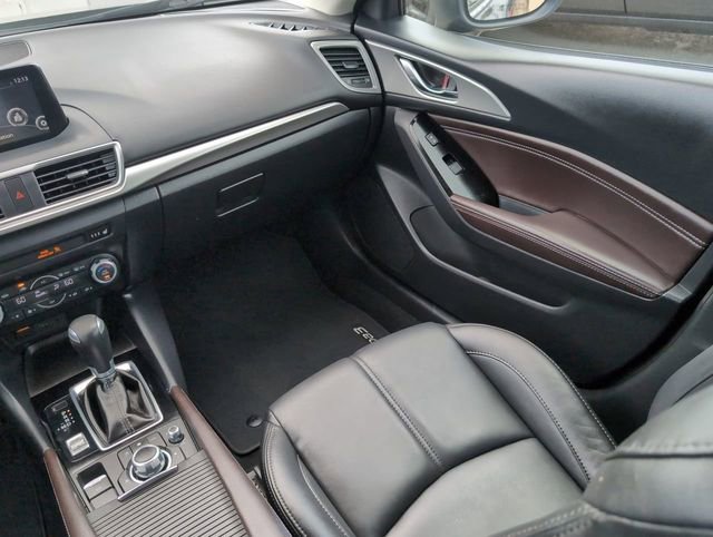 Used 2018 MAZDA MAZDA3 Touring image 11