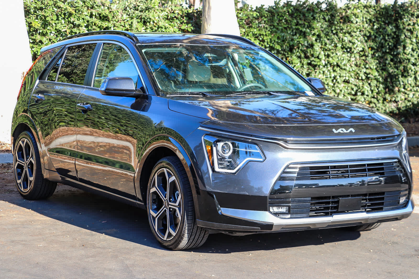 Used 2023 Kia Niro EX Touring FWD image 3