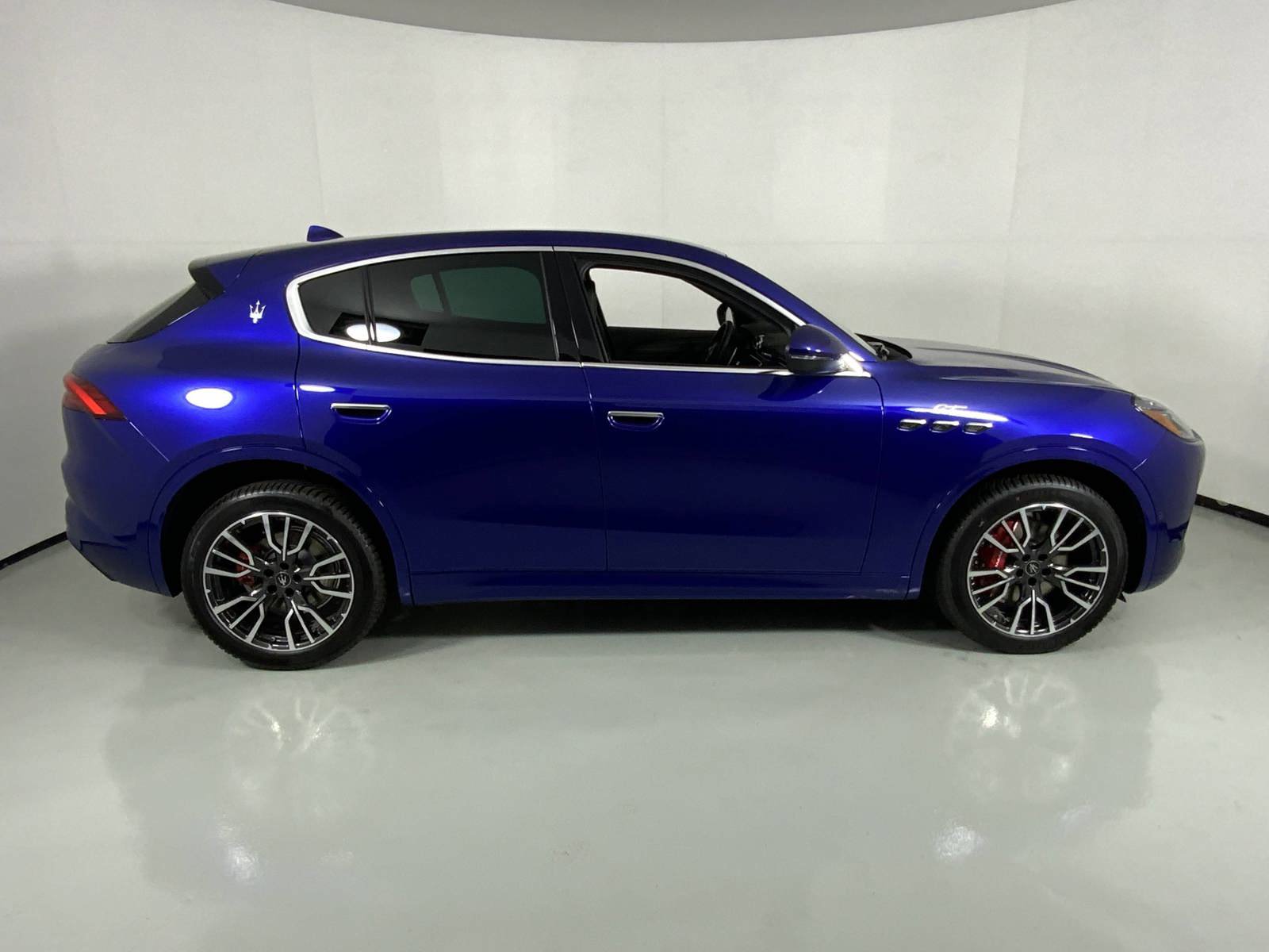 New 2024 Maserati Grecale GT image 3