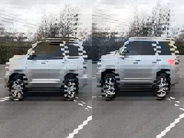 Used 2015 Toyota Sequoia SR5 image 23