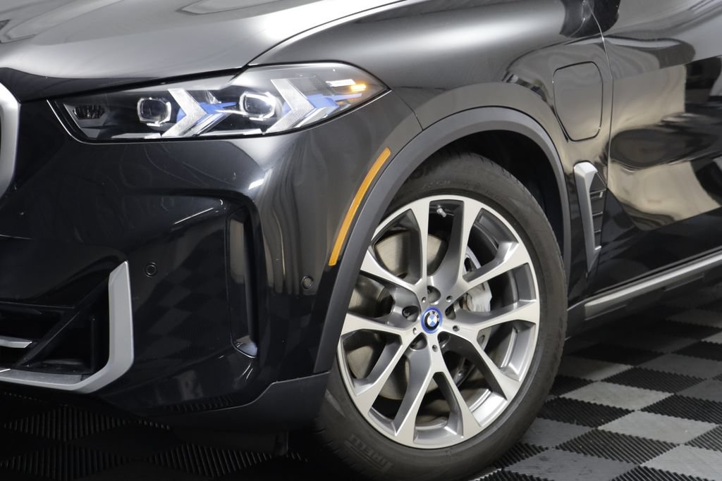 Used 2024 BMW X5 xDrive50e w/ Premium Package AWD/4WD image 3