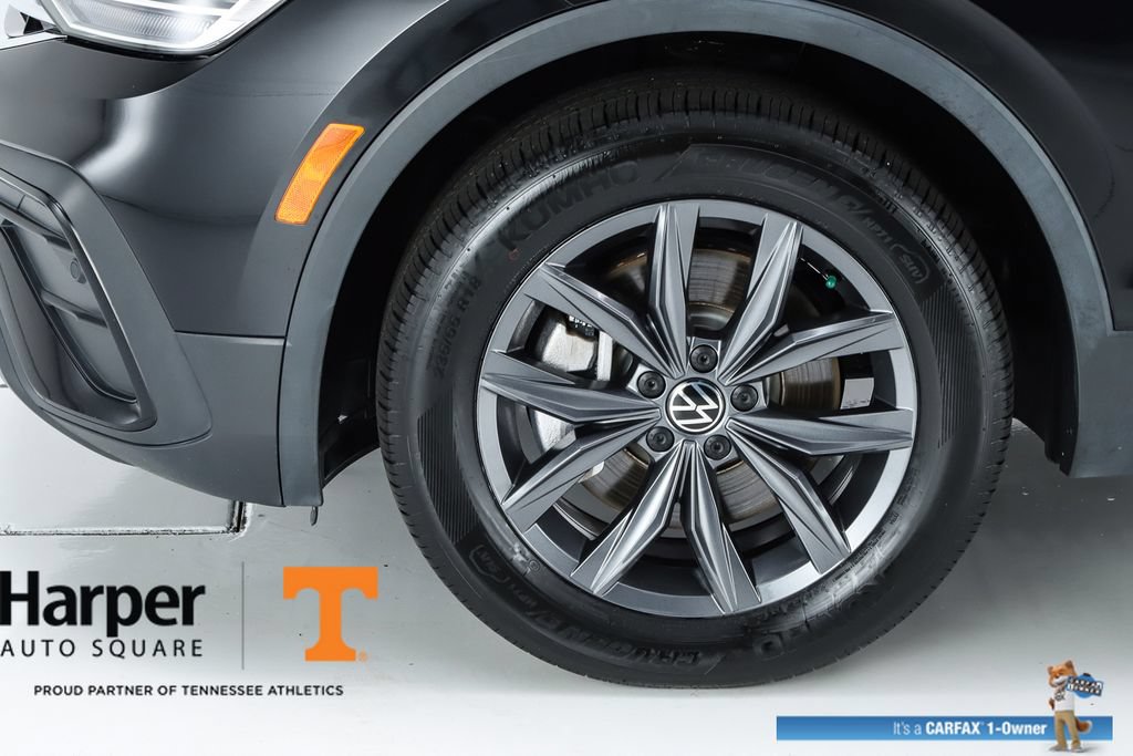 Used 2023 Volkswagen Tiguan SE w/ Panoramic Sunroof Package FWD image 5
