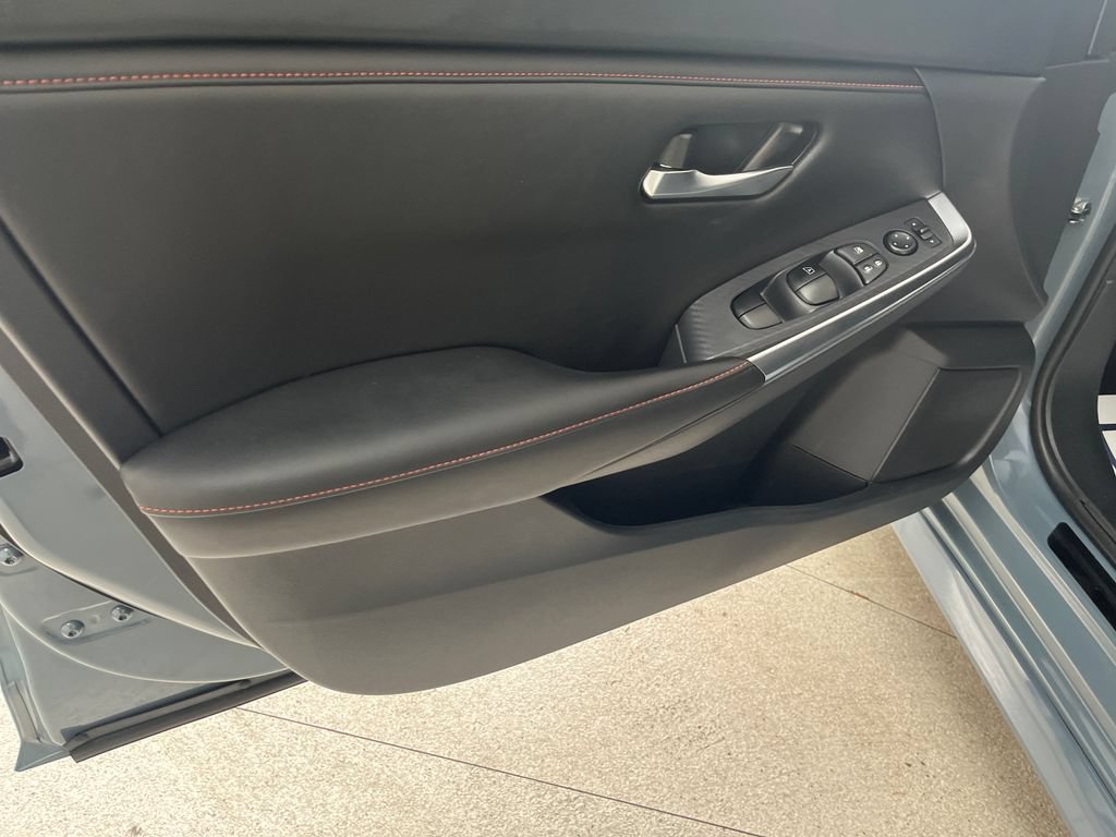 Used 2024 Nissan Sentra SR FWD image 11