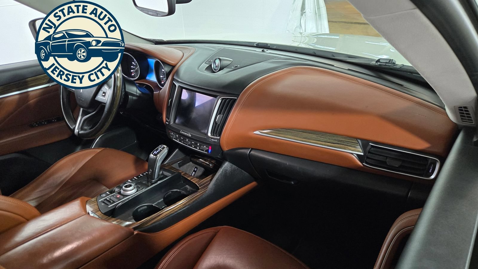 Used 2019 Maserati Levante GranLusso AWD/4WD image 40