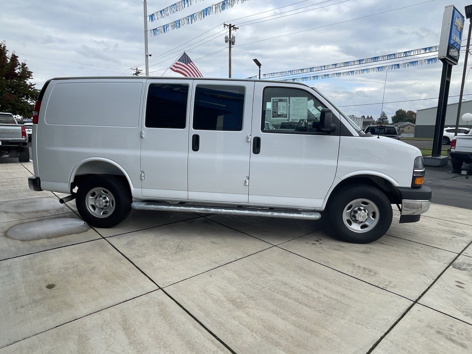 Used 2025 Chevrolet Express 2500 w/ Driver Convenience Package RWD image 6