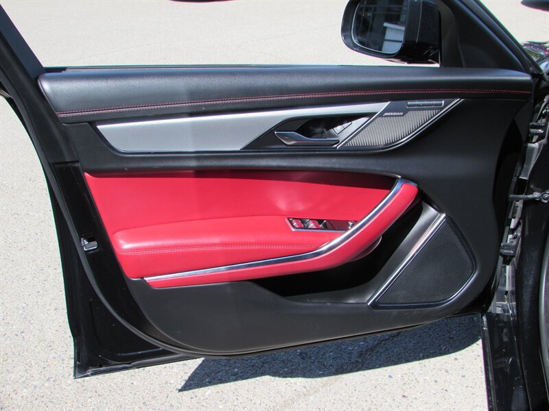 Used 2021 Jaguar XF R-Dynamic SE AWD/4WD image 9