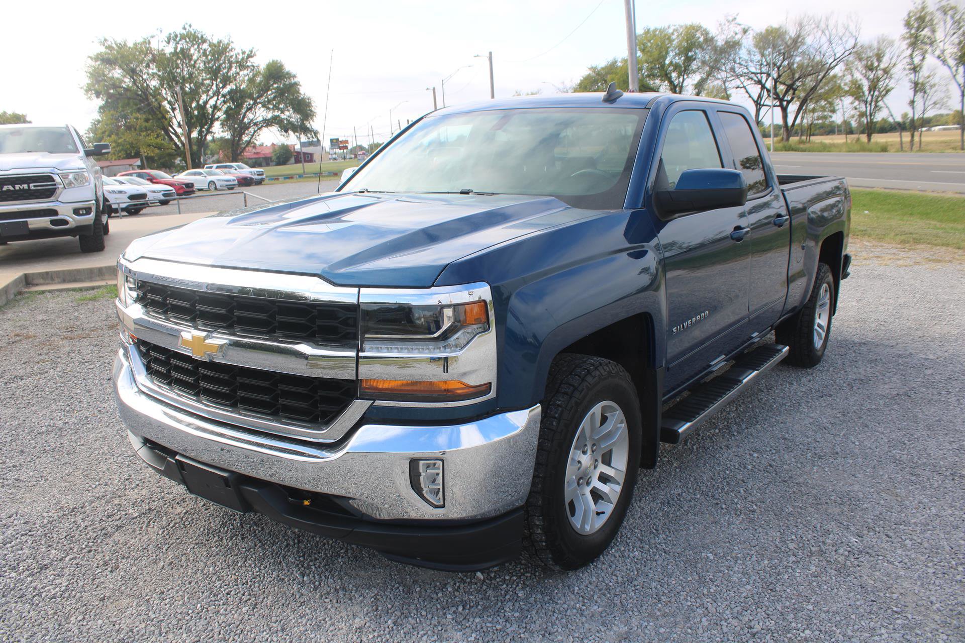 Used 2019 Chevrolet Silverado 1500 LT w/ All Star Edition image 3