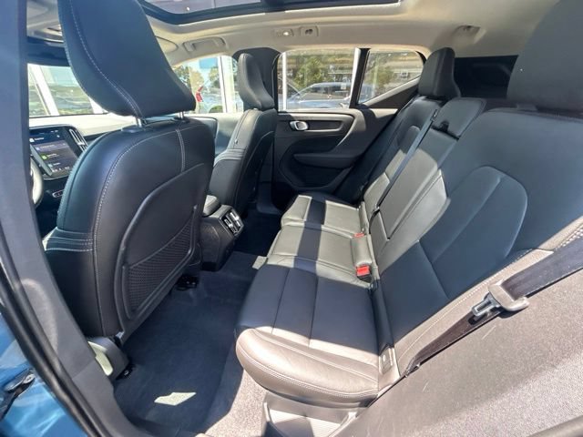 Certified 2025 Volvo XC40 B5 Core AWD/4WD image 17