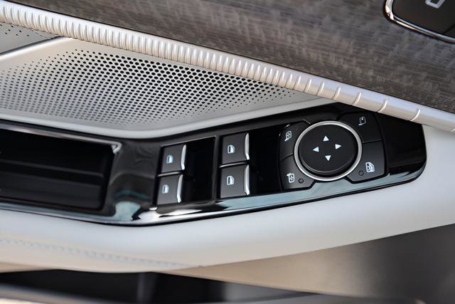 New 2026 Ford Explorer Platinum w/ LUX Leather Package image 7