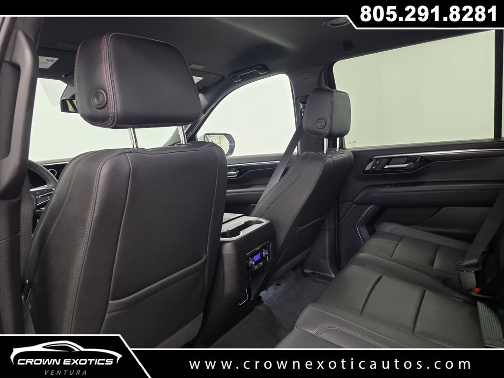 Used 2026 Chevrolet Suburban RST AWD/4WD image 18