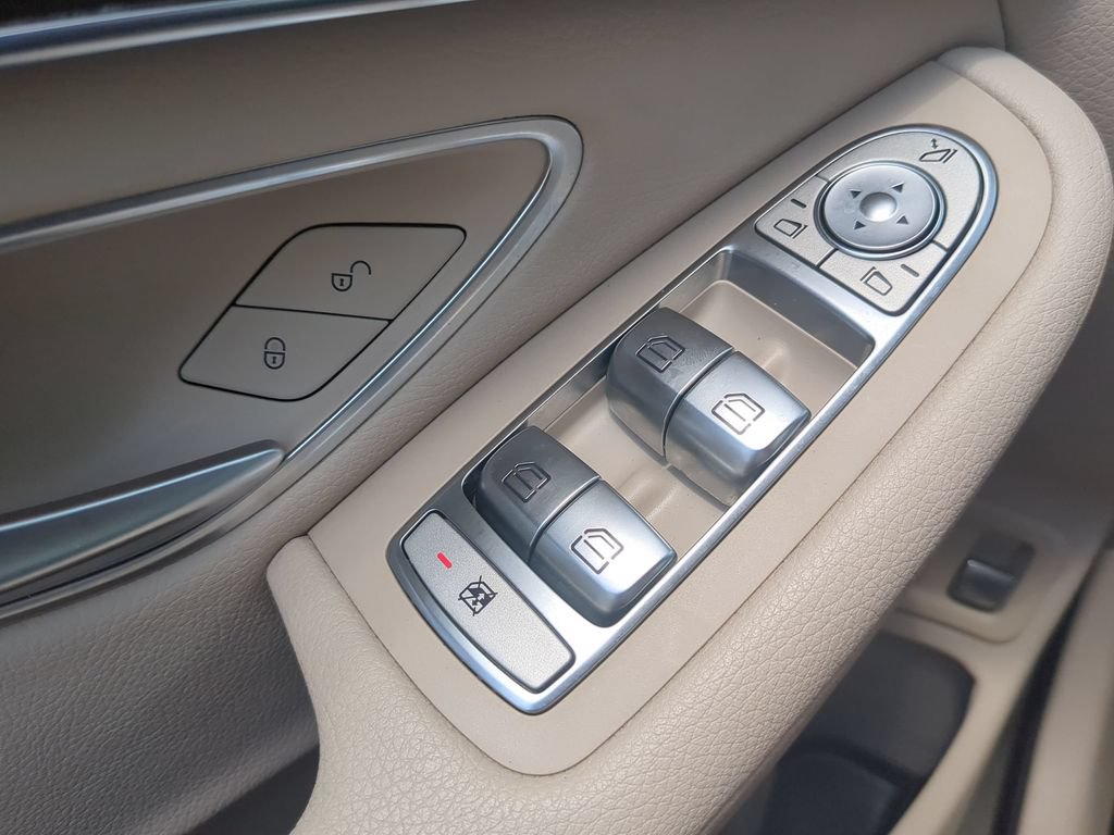 Used 2019 Mercedes-Benz GLC 350e 4MATIC image 10
