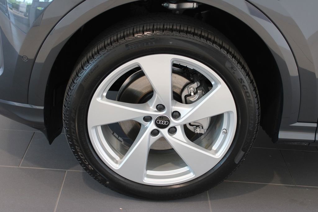 New 2025 Audi Q5 Premium Plus image 32