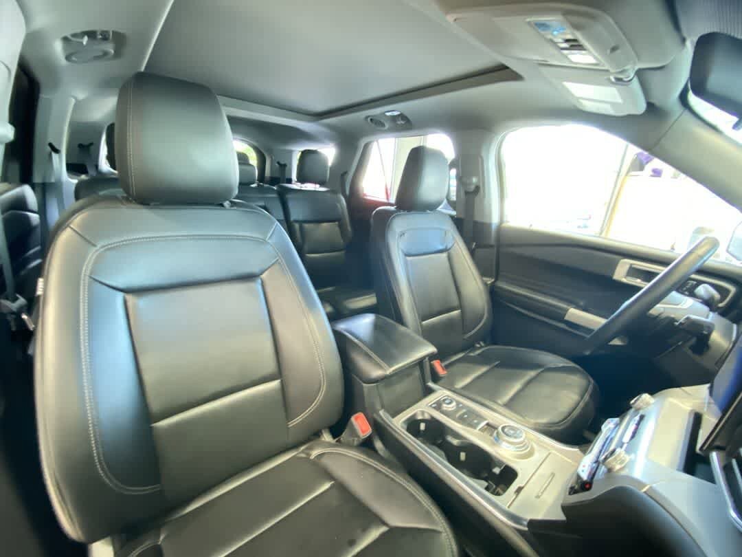 Used 2020 Ford Explorer XLT w/ Equipment Group 202A AWD/4WD image 29