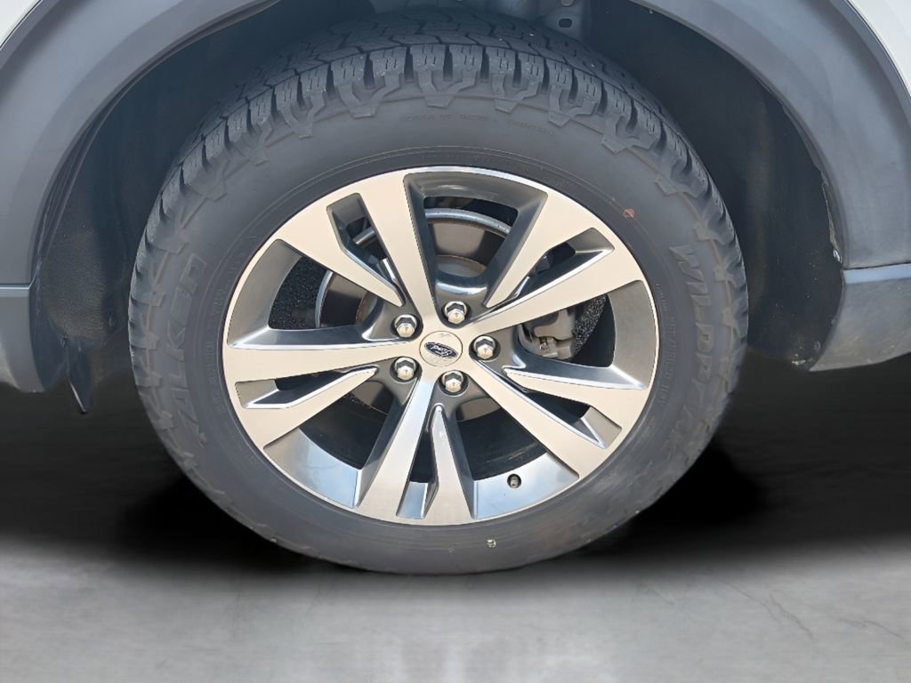 Used 2020 Ford Explorer Platinum w/ Premium Technology Package image 4