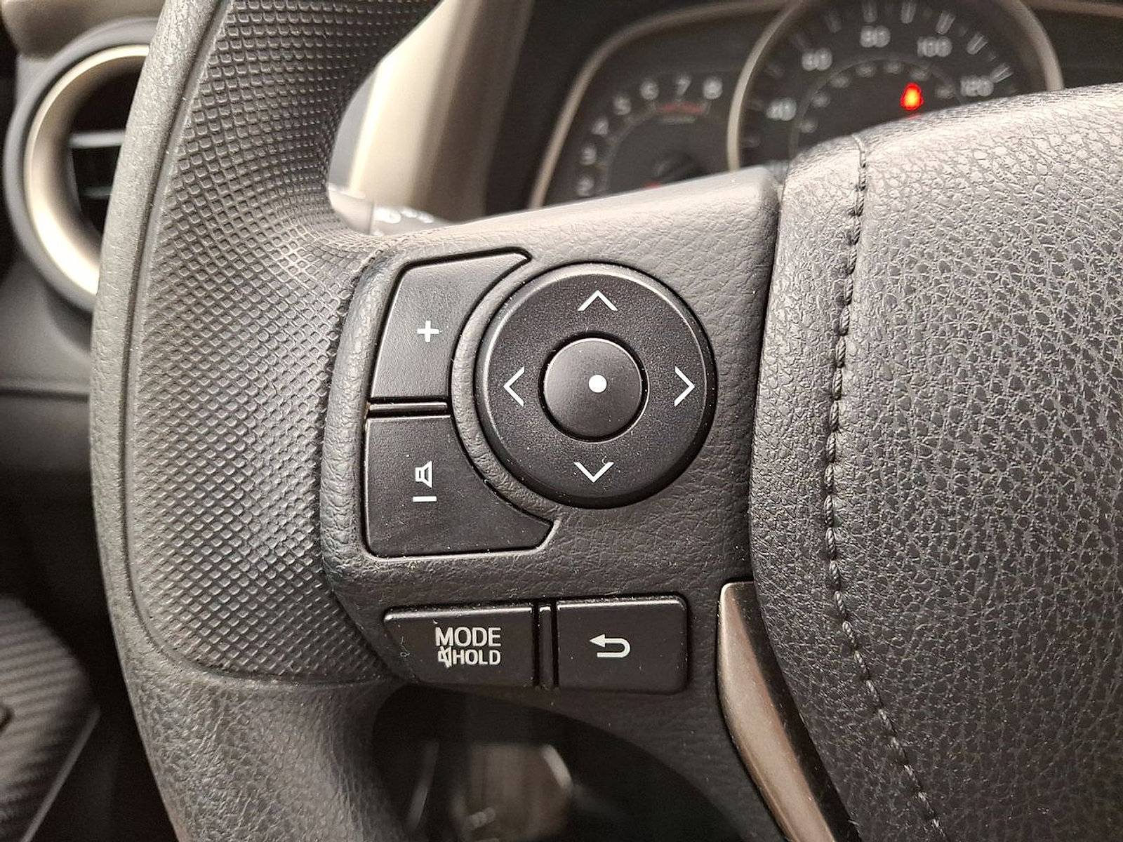 Used 2014 Toyota RAV4 LE image 17