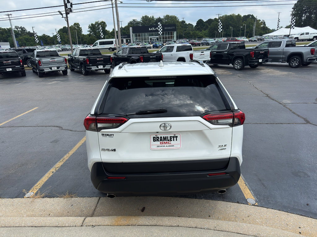 Used 2021 Toyota RAV4 XLE w/ Carpet Mat Package (TMS) image 6