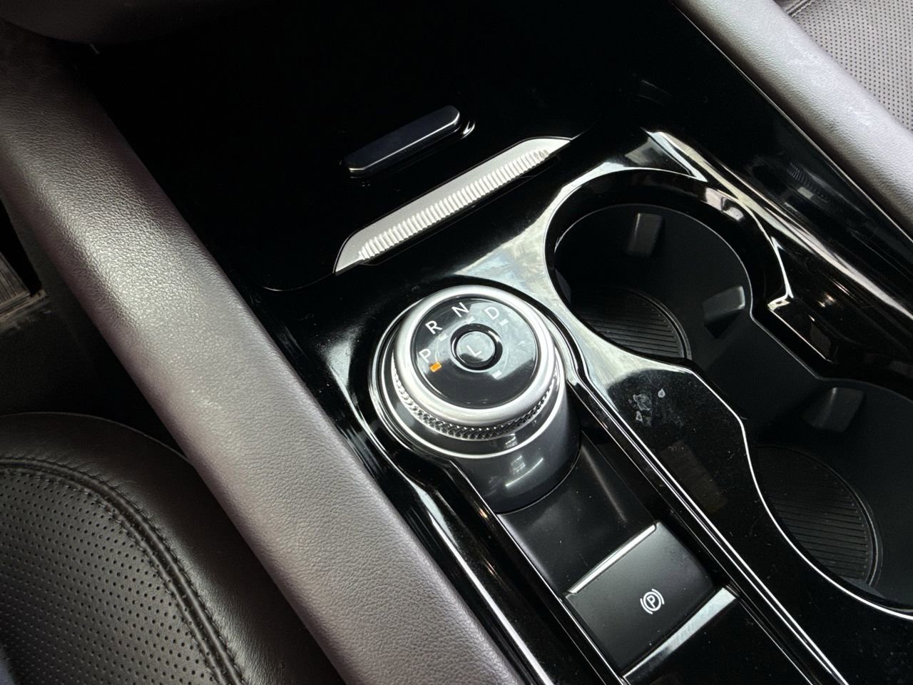 Used 2025 Ford Explorer Platinum w/ LUX Leather Package image 19