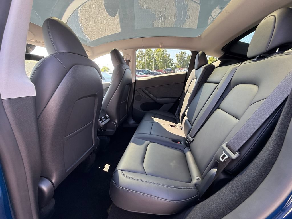 Used 2024 Tesla Model Y Long Range AWD/4WD image 22