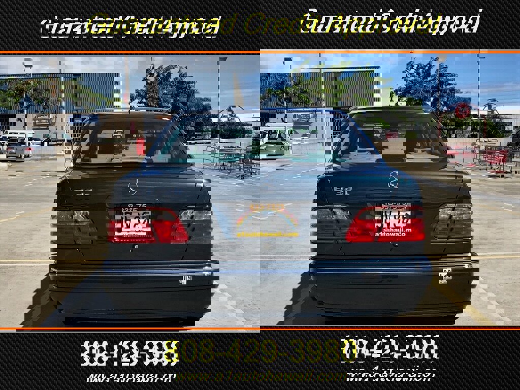 Used 2000 Mercedes-Benz E 320 Sedan image 6