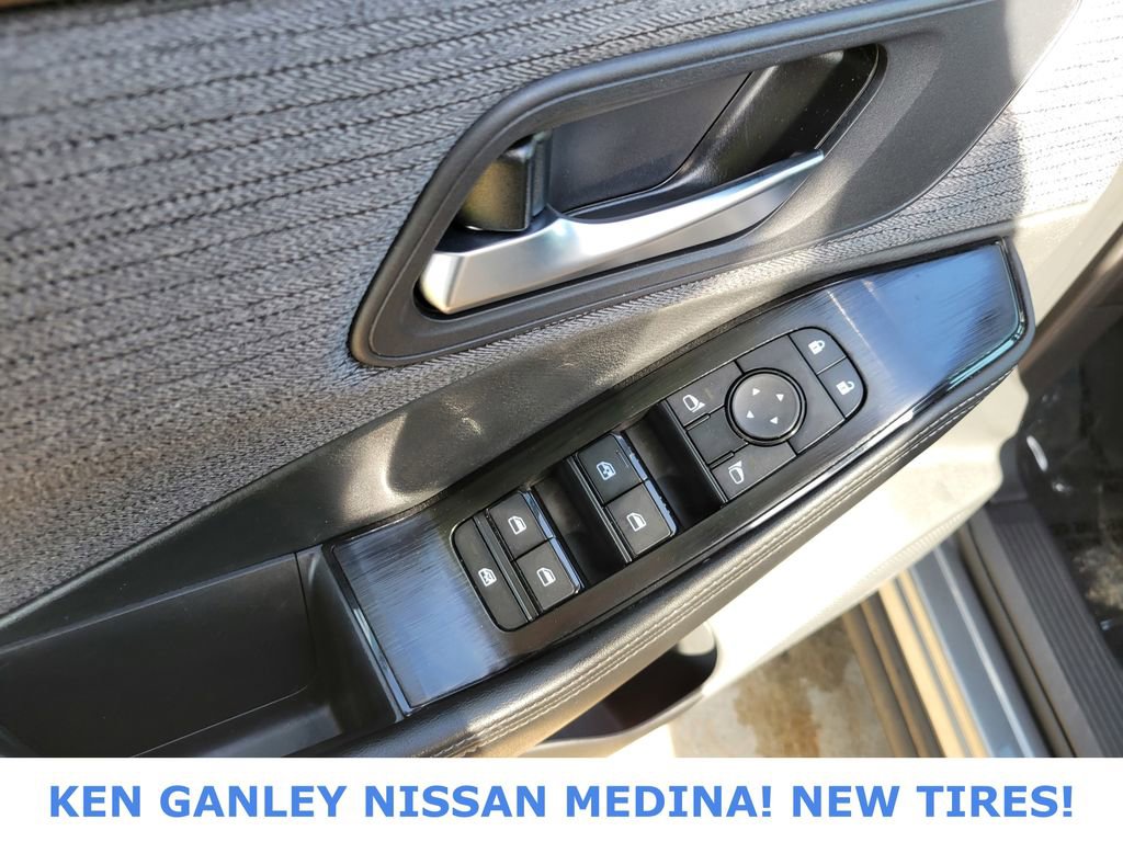 Used 2023 Nissan Rogue SV AWD/4WD image 37