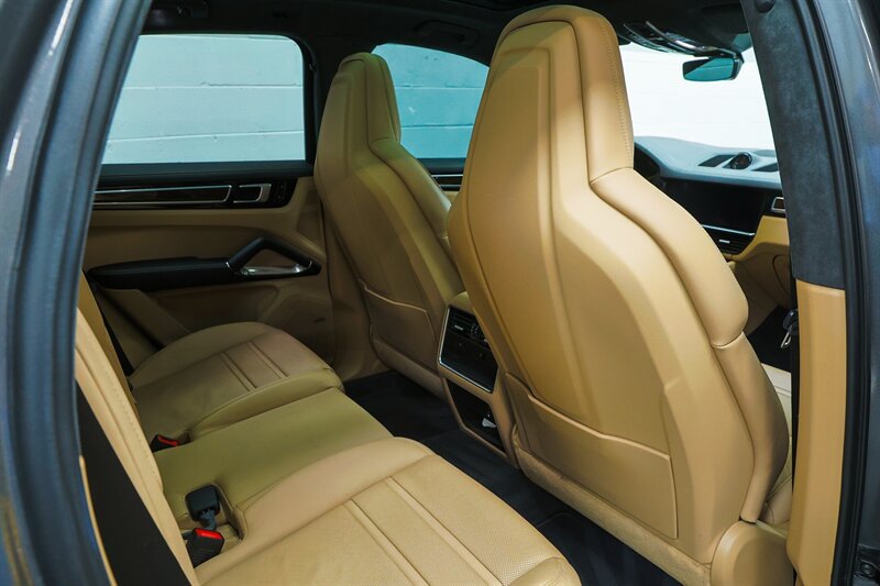 Used 2020 Porsche Cayenne Turbo AWD/4WD image 88