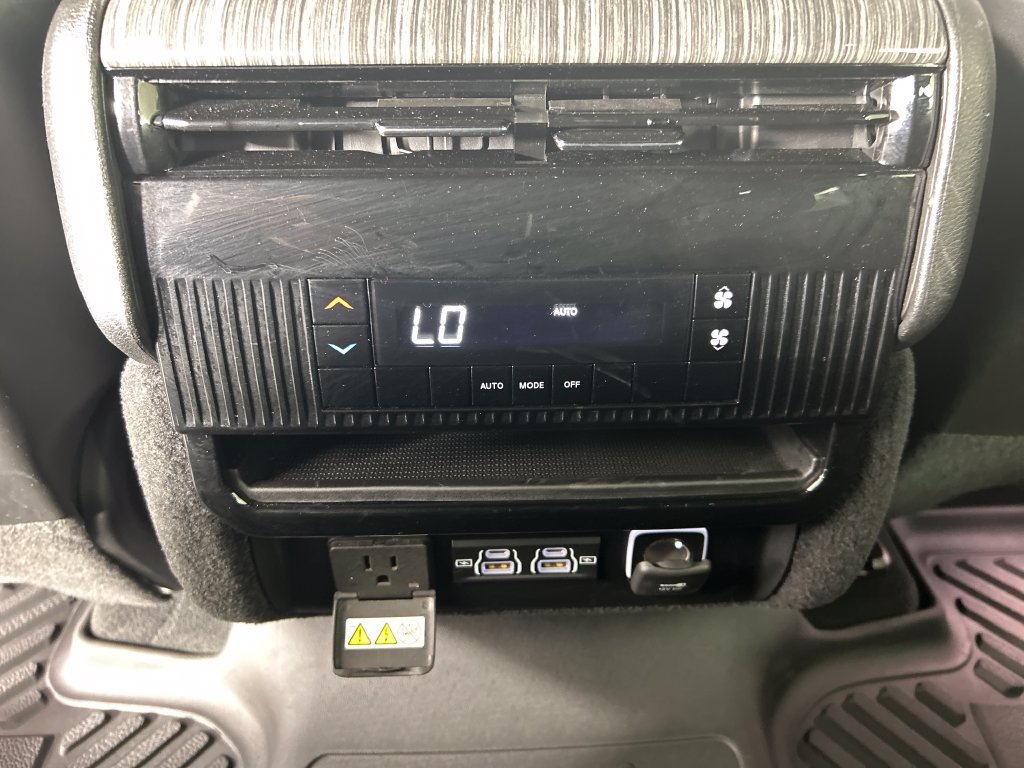 Used 2022 Jeep Wagoneer Series II AWD/4WD image 18