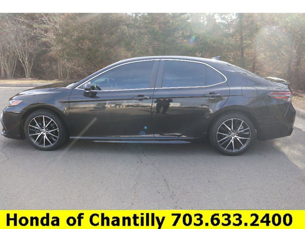 Used 2024 Toyota Camry SE image 4