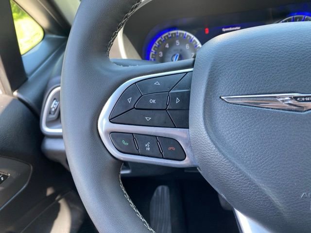 Used 2025 Chrysler Pacifica Select image 19