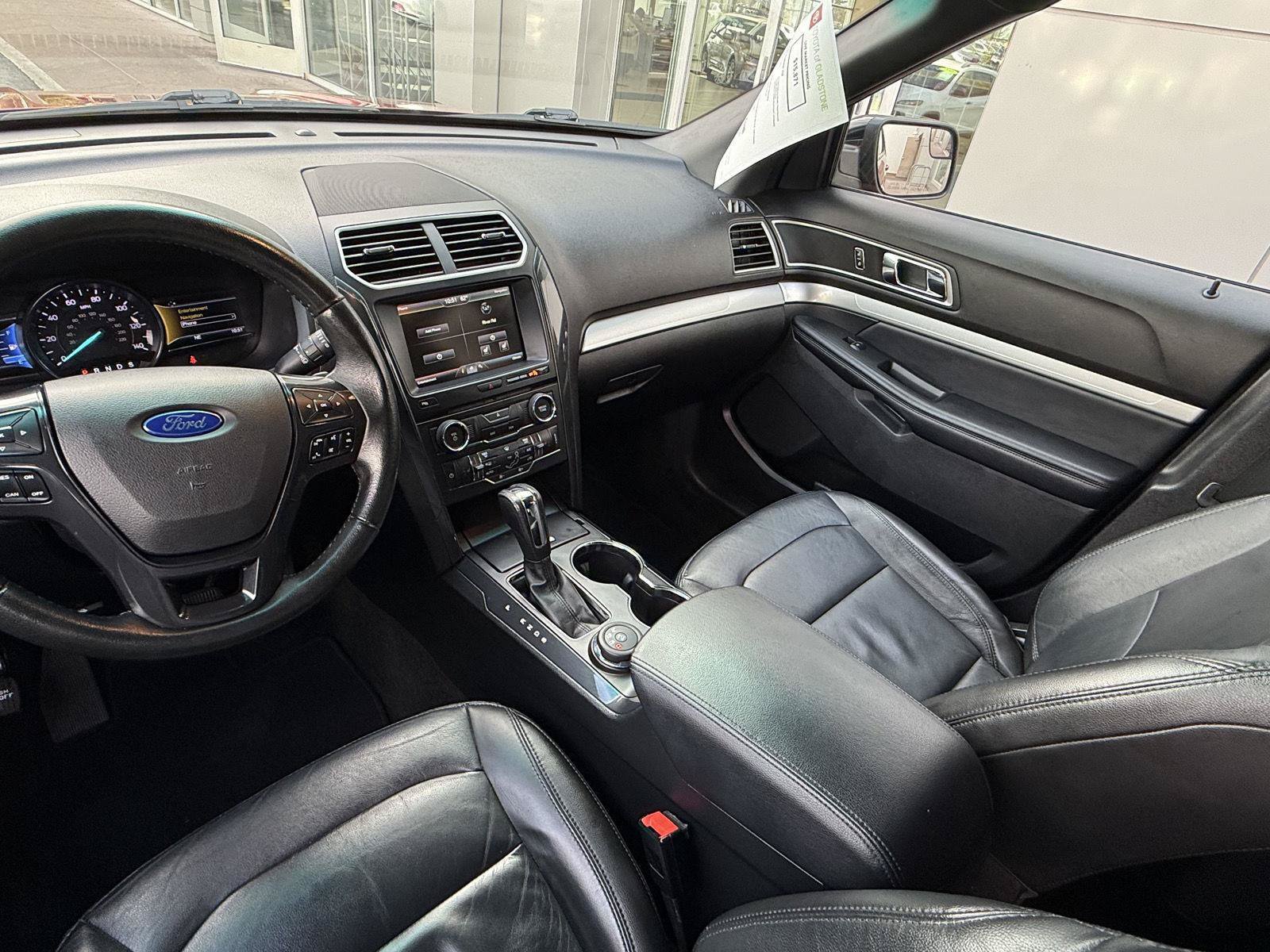 Used 2016 Ford Explorer XLT w/ Equipment Group 202A AWD/4WD image 17