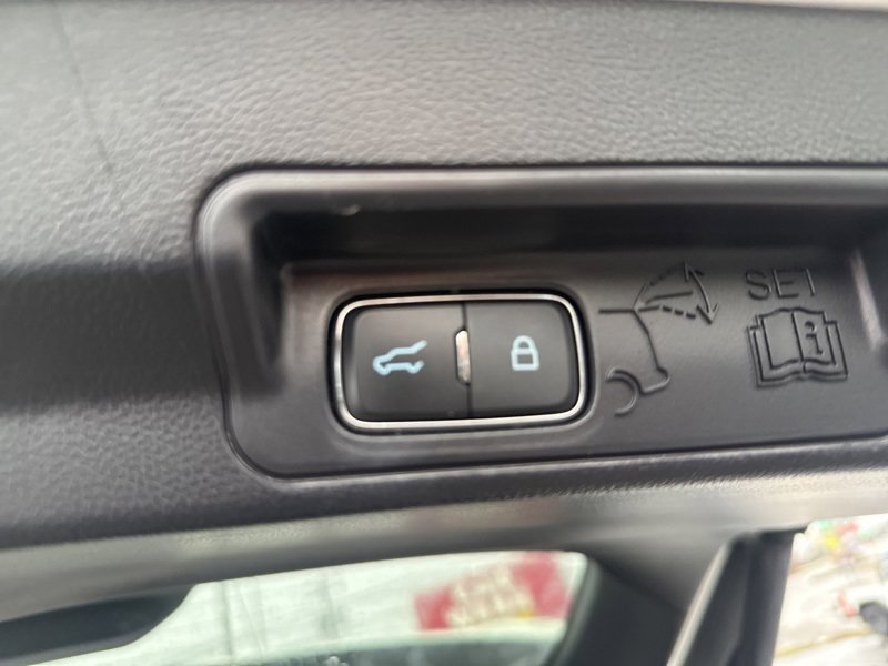 Used 2022 Ford Explorer XLT w/ Equipment Group 202A image 12