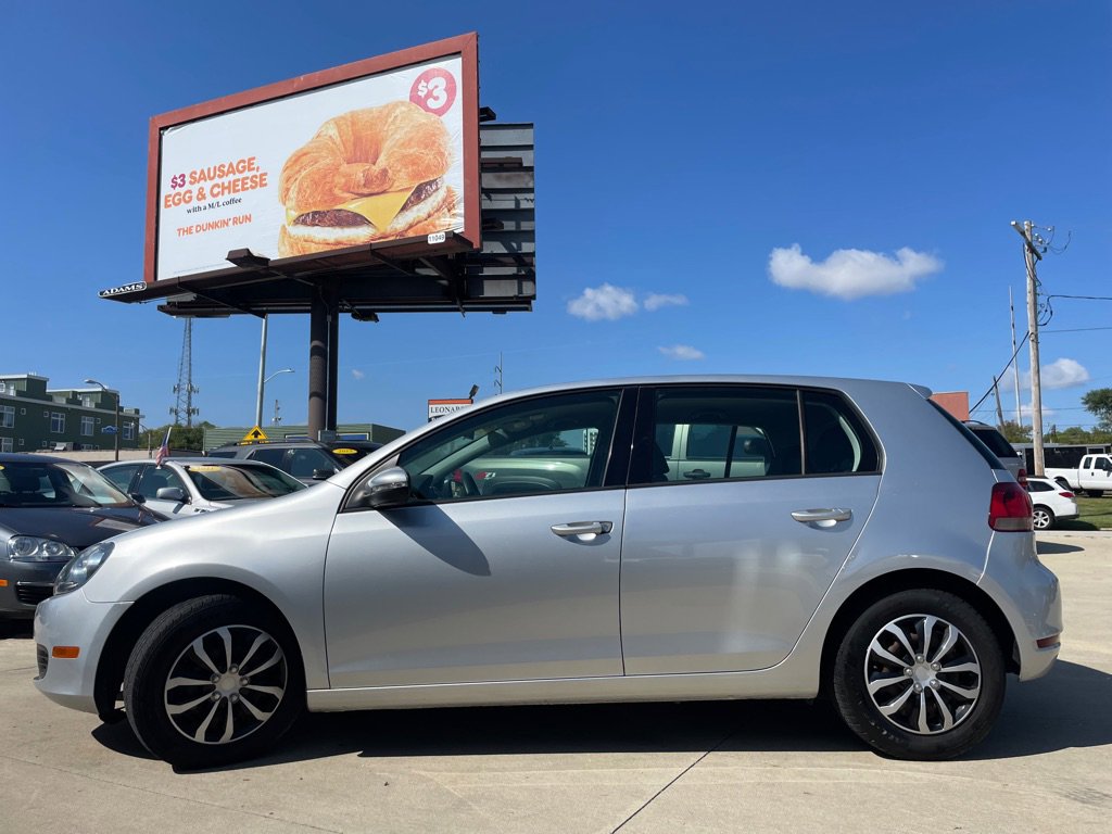Used 2014 Volkswagen Golf 4-Door image 2