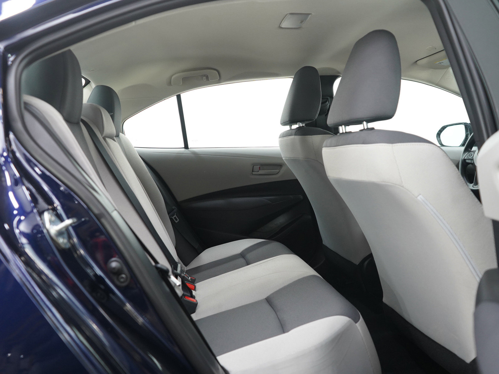 Used 2025 Toyota Corolla LE w/ LE Premium Package image 12