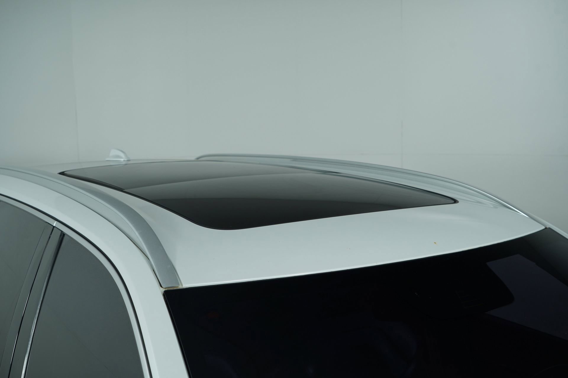 Used 2016 Volvo XC90 T6 R-Design w/ Protection Package Plus image 18