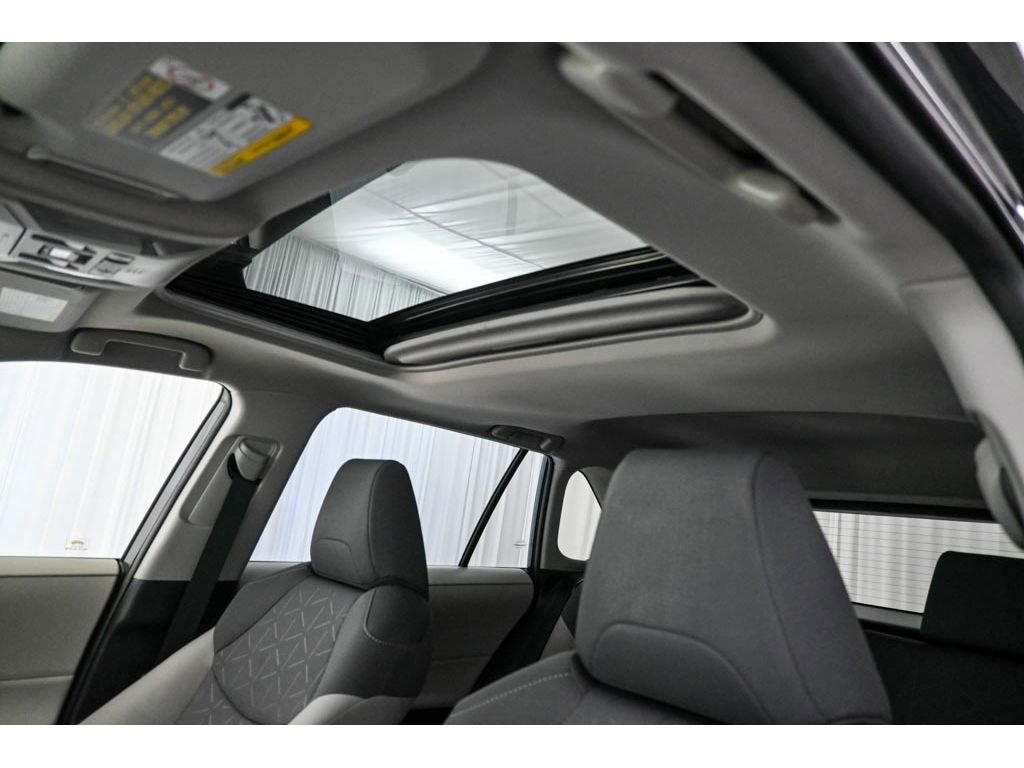 Used 2022 Toyota RAV4 XLE w/ Convenience Package image 32