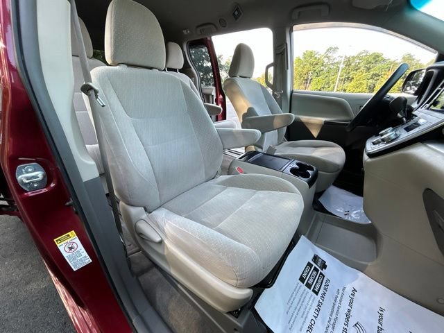 Used 2015 Toyota Sienna LE FWD image 33