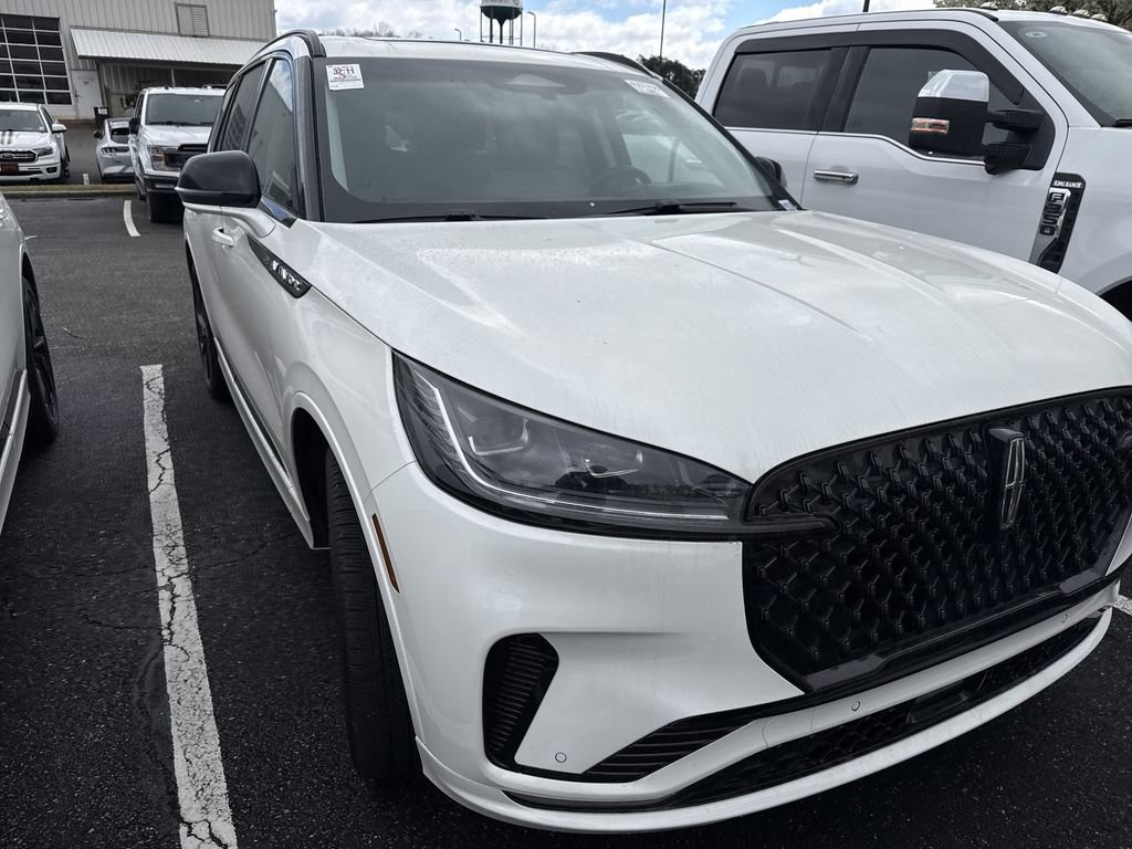 Used 2025 Lincoln Aviator Reserve w/ Equipment Group 201A image 2