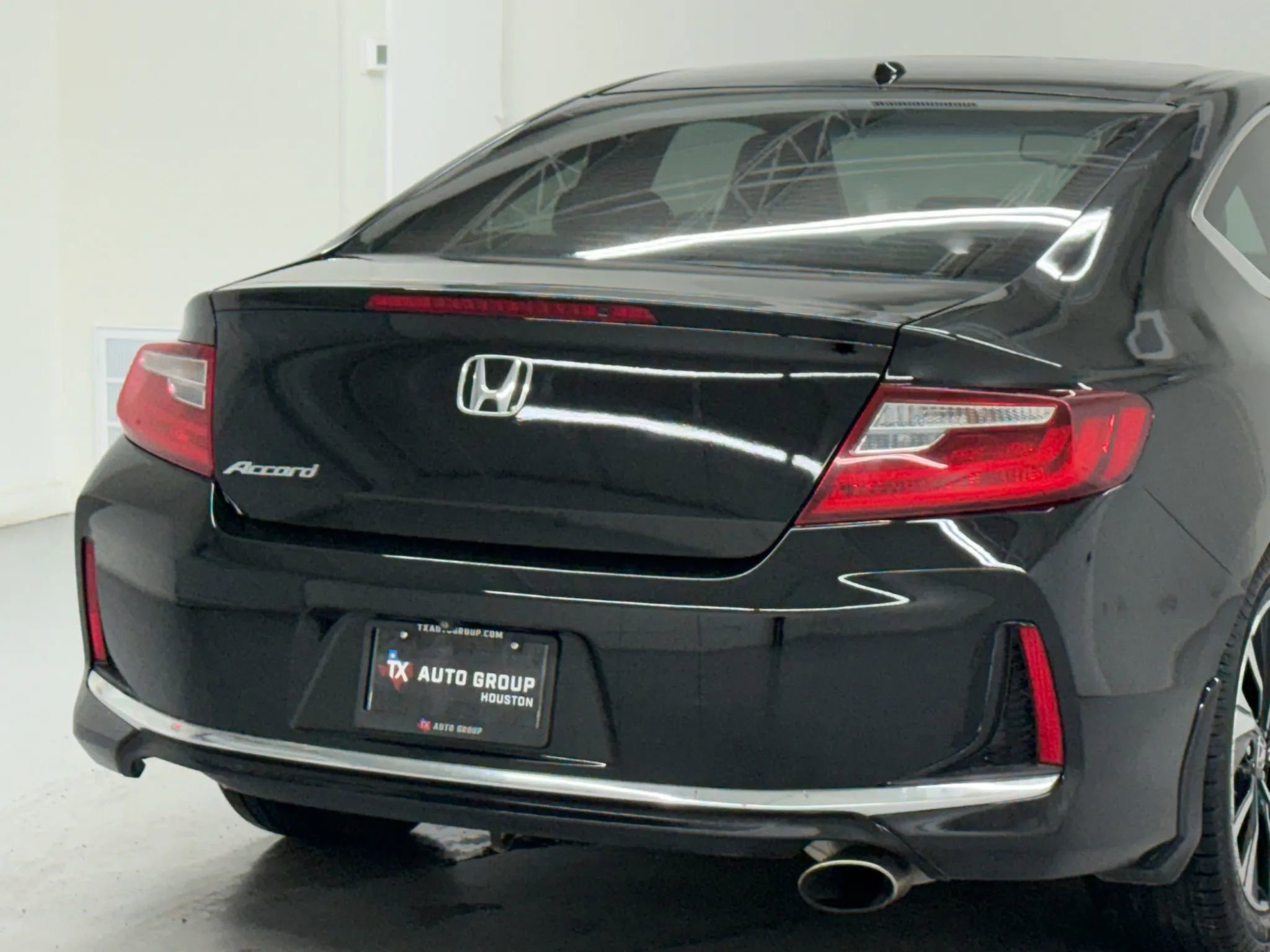 Used 2017 Honda Accord EX-L image 34