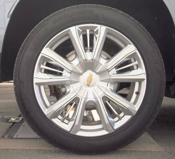 Used 2022 Chevrolet Suburban High Country RWD image 7