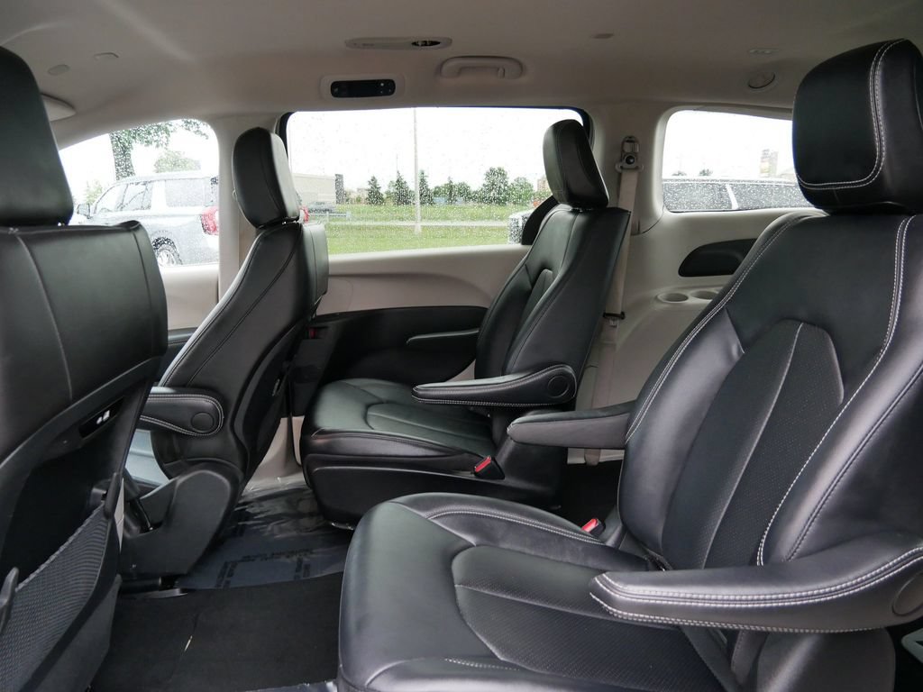 Used 2024 Chrysler Pacifica Limited FWD image 10