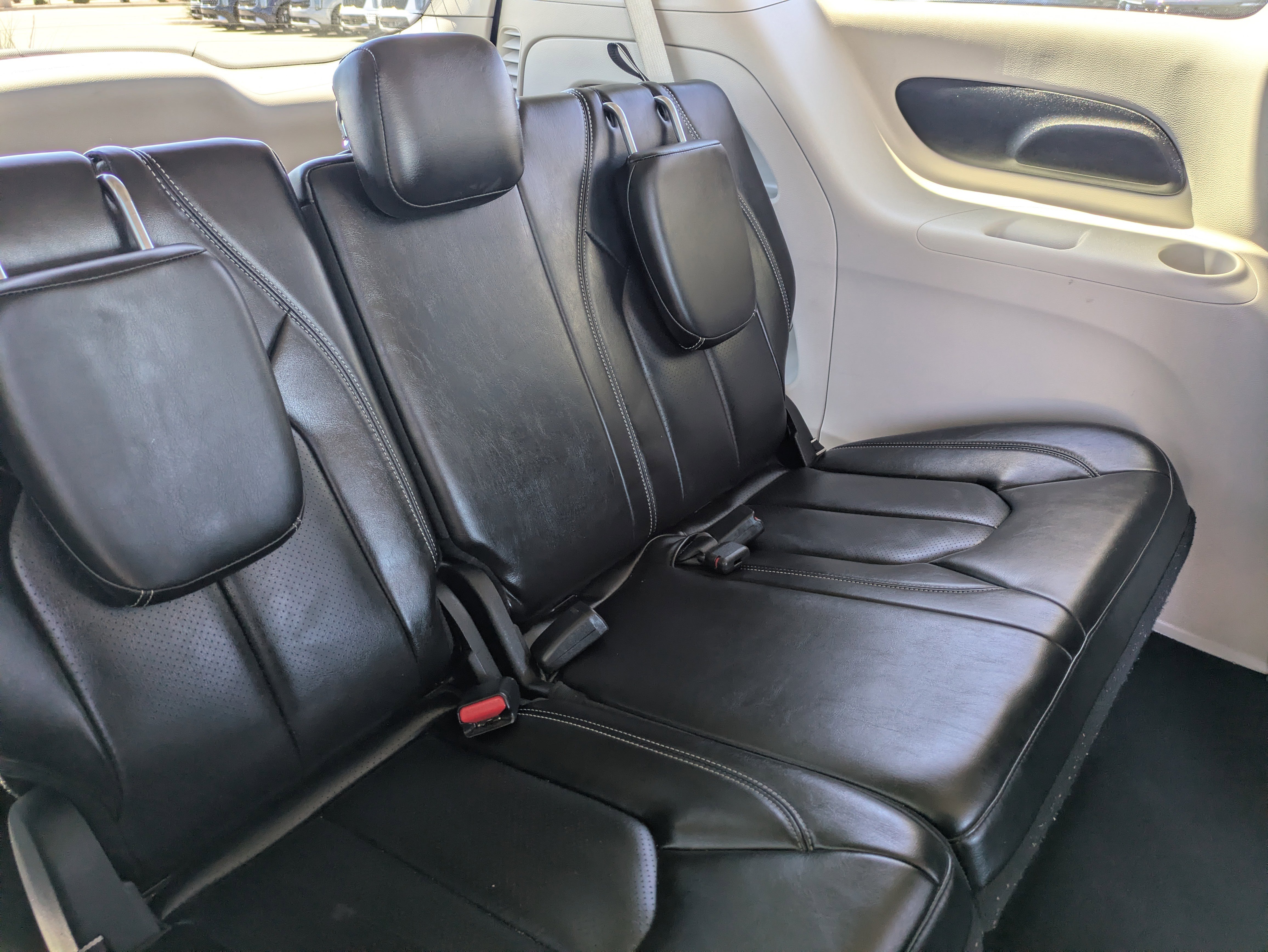 Used 2023 Chrysler Pacifica Touring-L FWD image 15