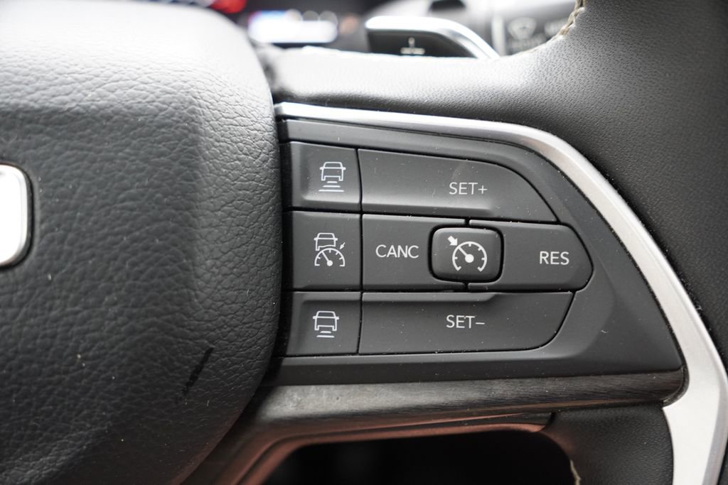 Certified 2024 Jeep Grand Cherokee L Limited w/ Luxury Tech Group II AWD/4WD image 36