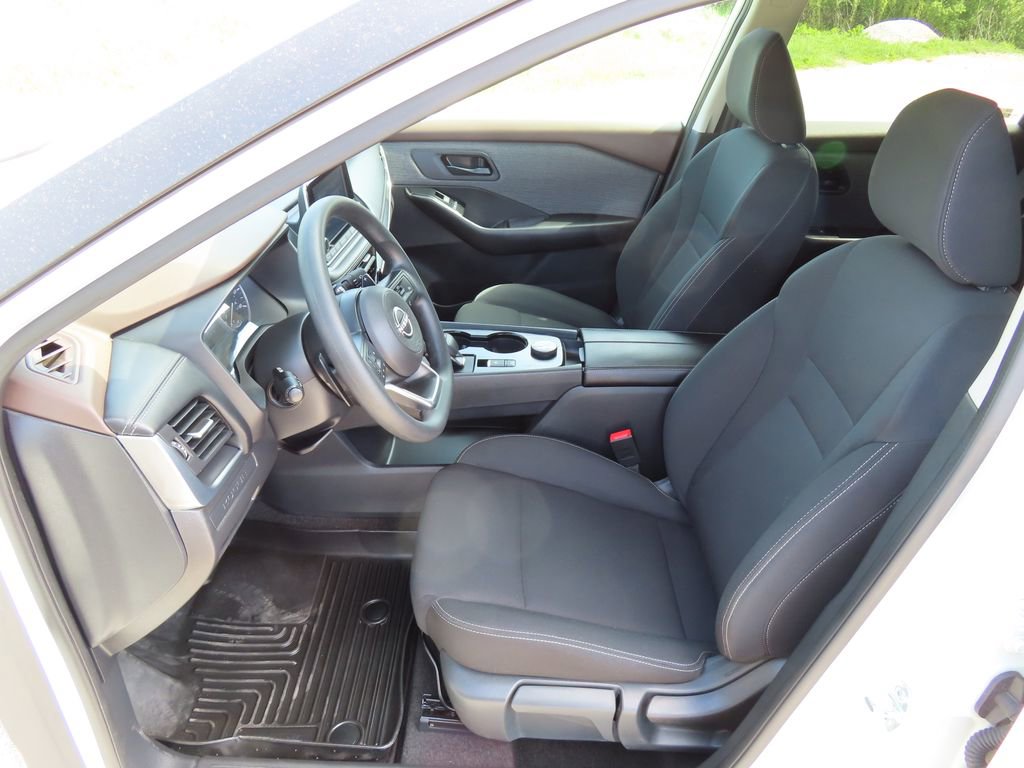 Used 2023 Nissan Rogue S AWD/4WD image 18