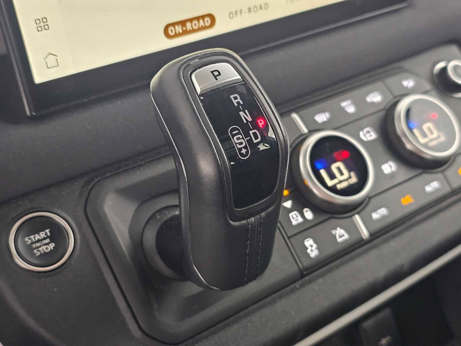 Used 2023 Land Rover Defender 130 SE image 31