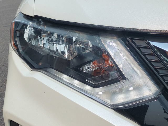 Used 2017 Nissan Rogue SV w/ SV Premium Package AWD/4WD image 10