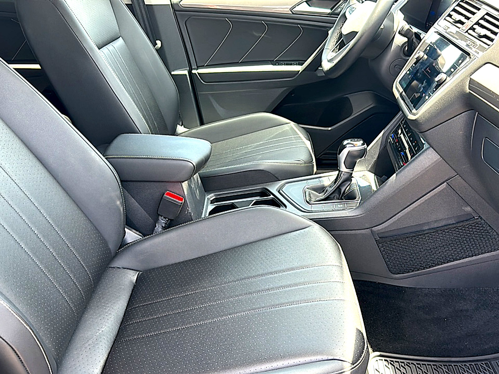 Used 2023 Volkswagen Tiguan SE FWD image 22