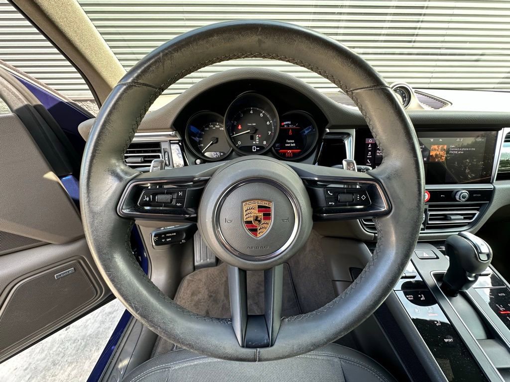 Certified 2022 Porsche Macan AWD/4WD image 16