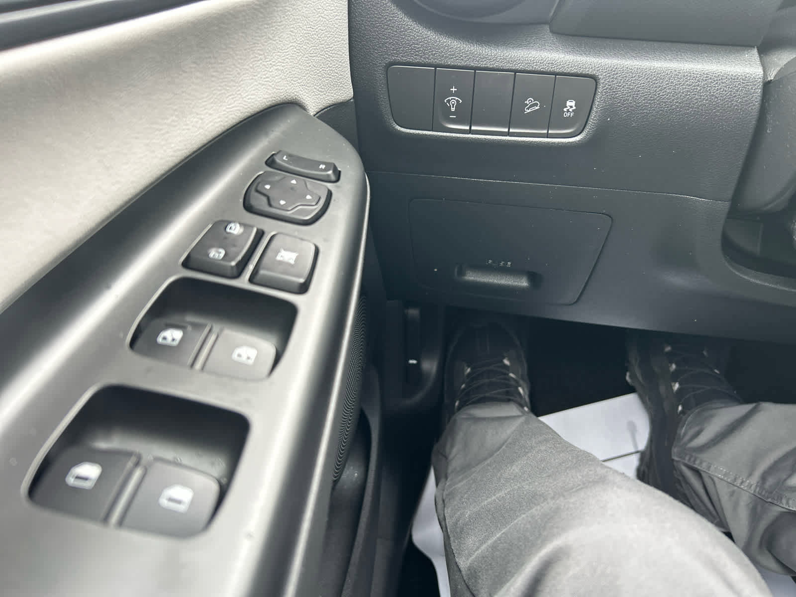 Used 2022 Hyundai Kona Limited image 25