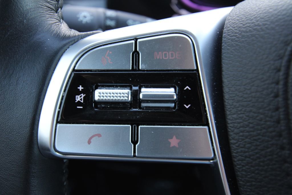 Used 2024 Kia Telluride EX w/ EX Captain's Chair Package image 21