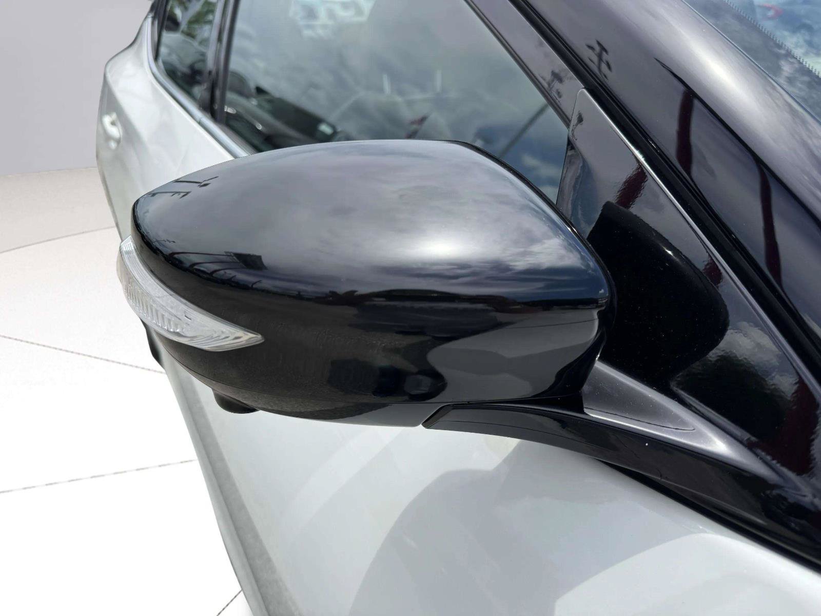 Used 2023 Nissan Maxima SR w/ Sport Mat Group FWD image 10